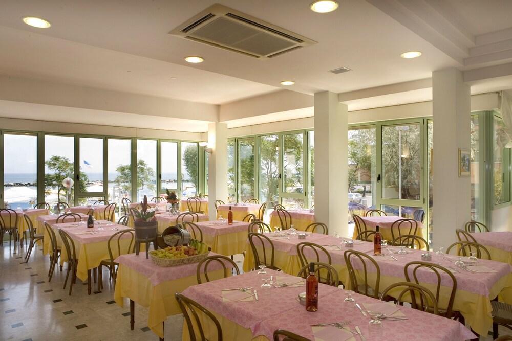 Hotel Palos Rimini Exteriör bild