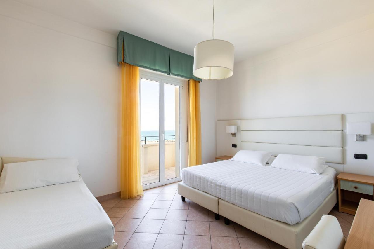 Hotel Palos Rimini Exteriör bild