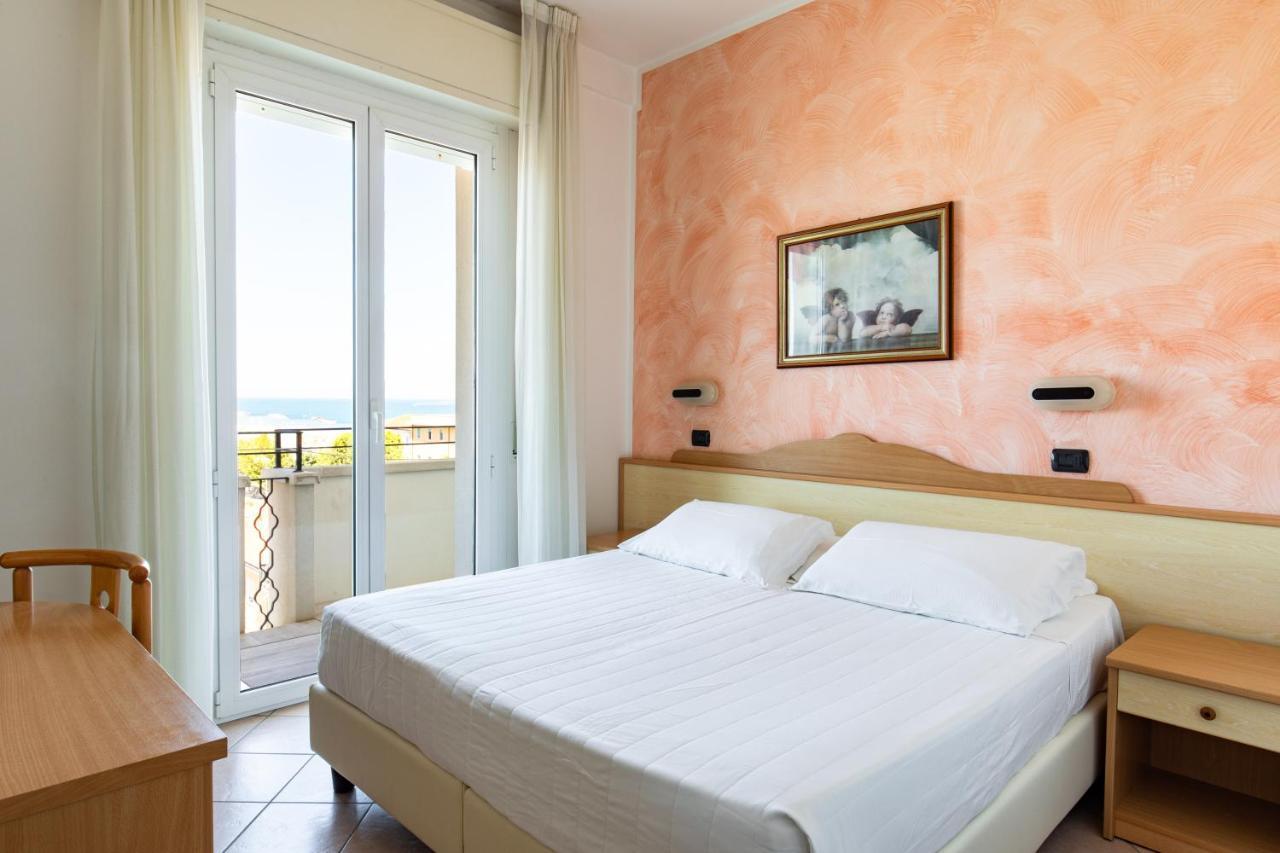 Hotel Palos Rimini Exteriör bild