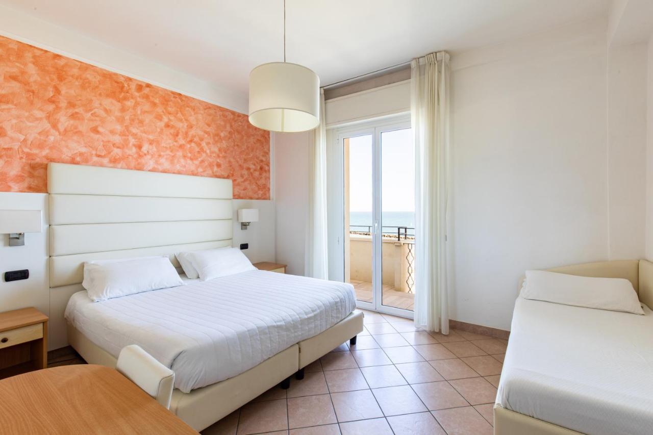 Hotel Palos Rimini Exteriör bild